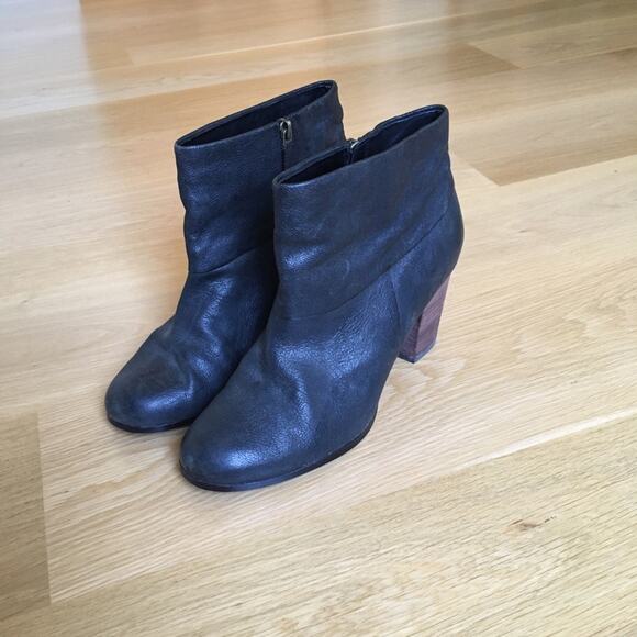 Cole Haan Cassidy Black Leather Ankle Bootie  10B - Picture 2 of 12
